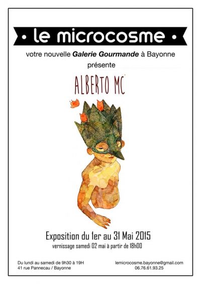 Flyer de l'exposition Flyer blanc avec au centre une illustration à l'aquarelle d'un garçon torse nu, portant un masque vert avec des touffes de cheveux en pointes évoquant des montagnes entre lesquelles 3 petits oiseaux oranges jouent